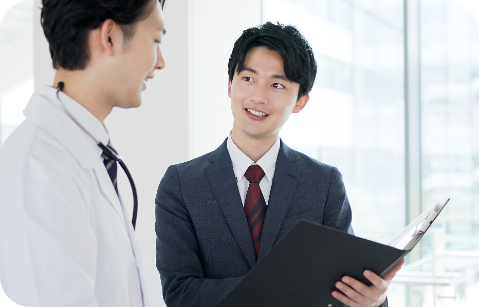 医療スタッフへ提案する担当者